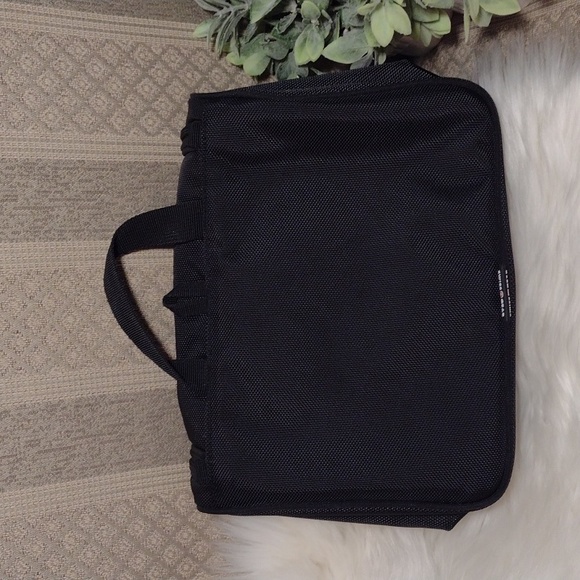 Swiss Gear Hanging Travel Toiletry Case - Picture 5 of 16